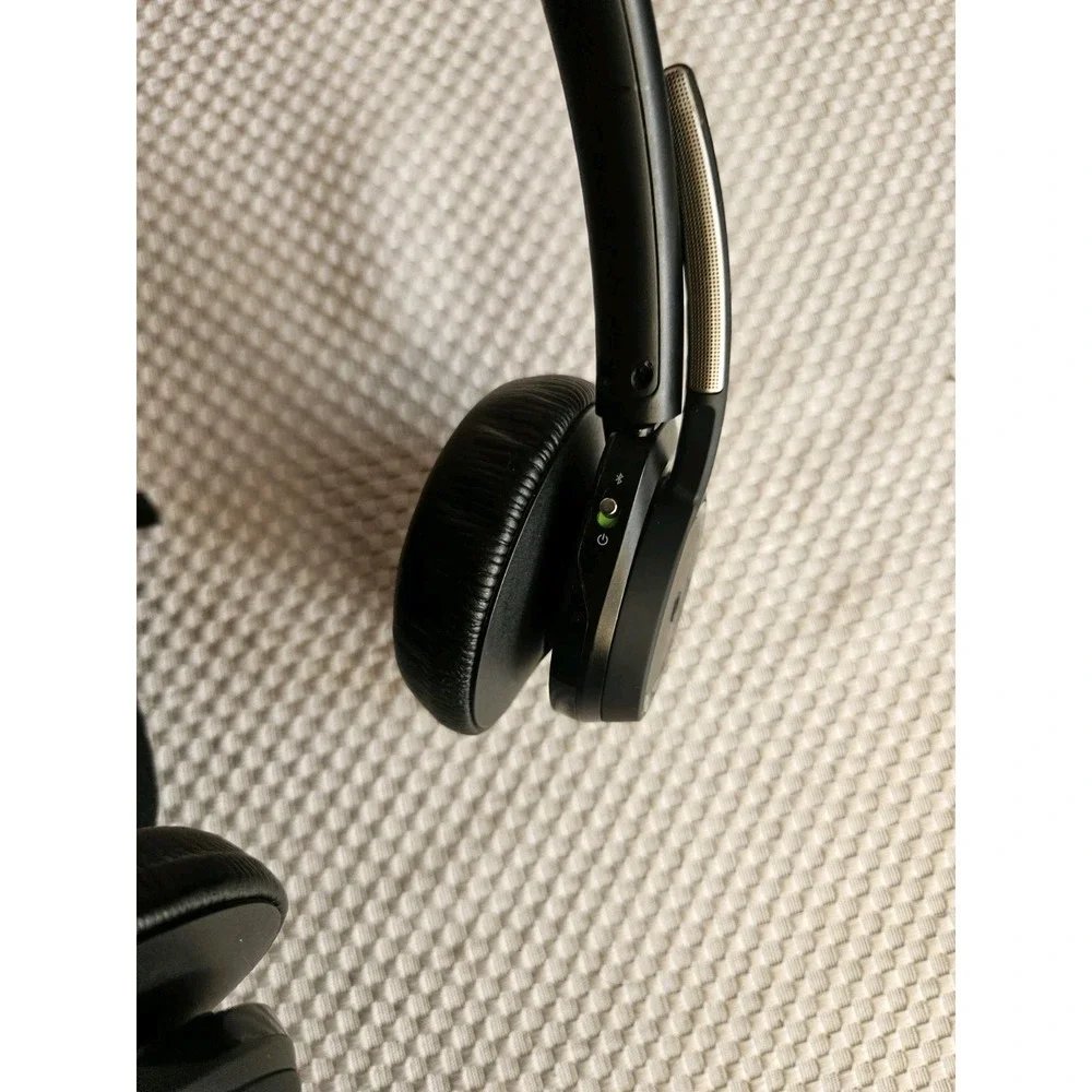 Plantronics Voyager Focus UC Active Noise Canceling On-Ear Headset (Set And Case